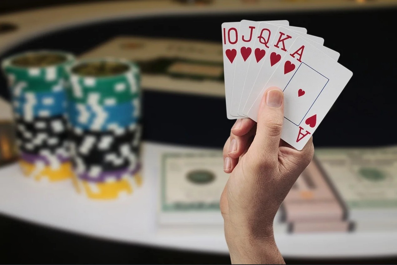 UX/UI Design for Poker Rooms: What Keeps Players Engaged